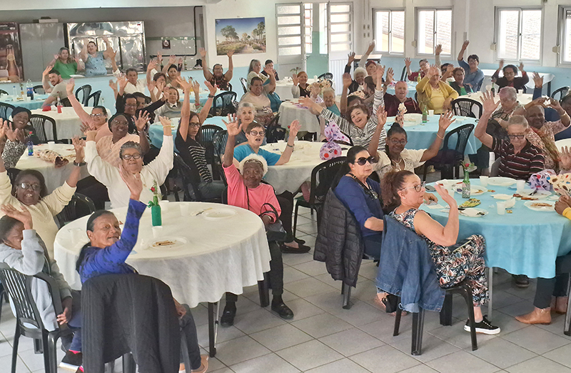 Encontro do serviço de convivência comemora o Mês do Idoso