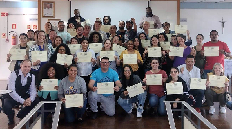 Curso qualifica educadores sociais