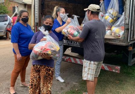 Ação na Comunidade auxilia famílias da Vila Elza