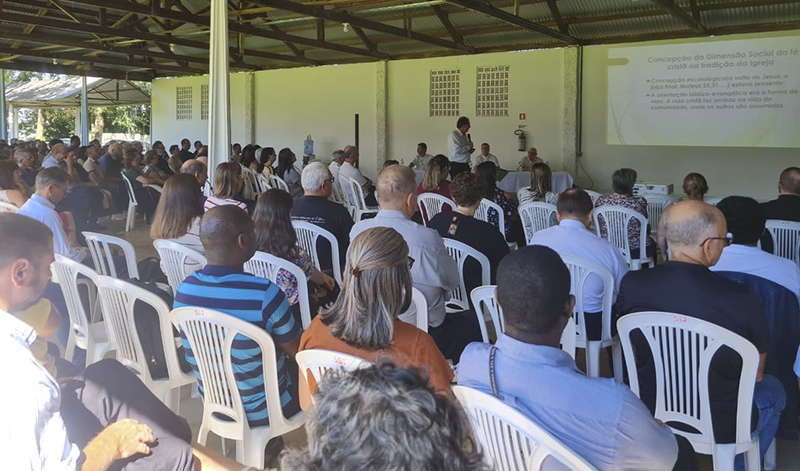 Encontro orienta secretárias paroquiais sobre amizade social