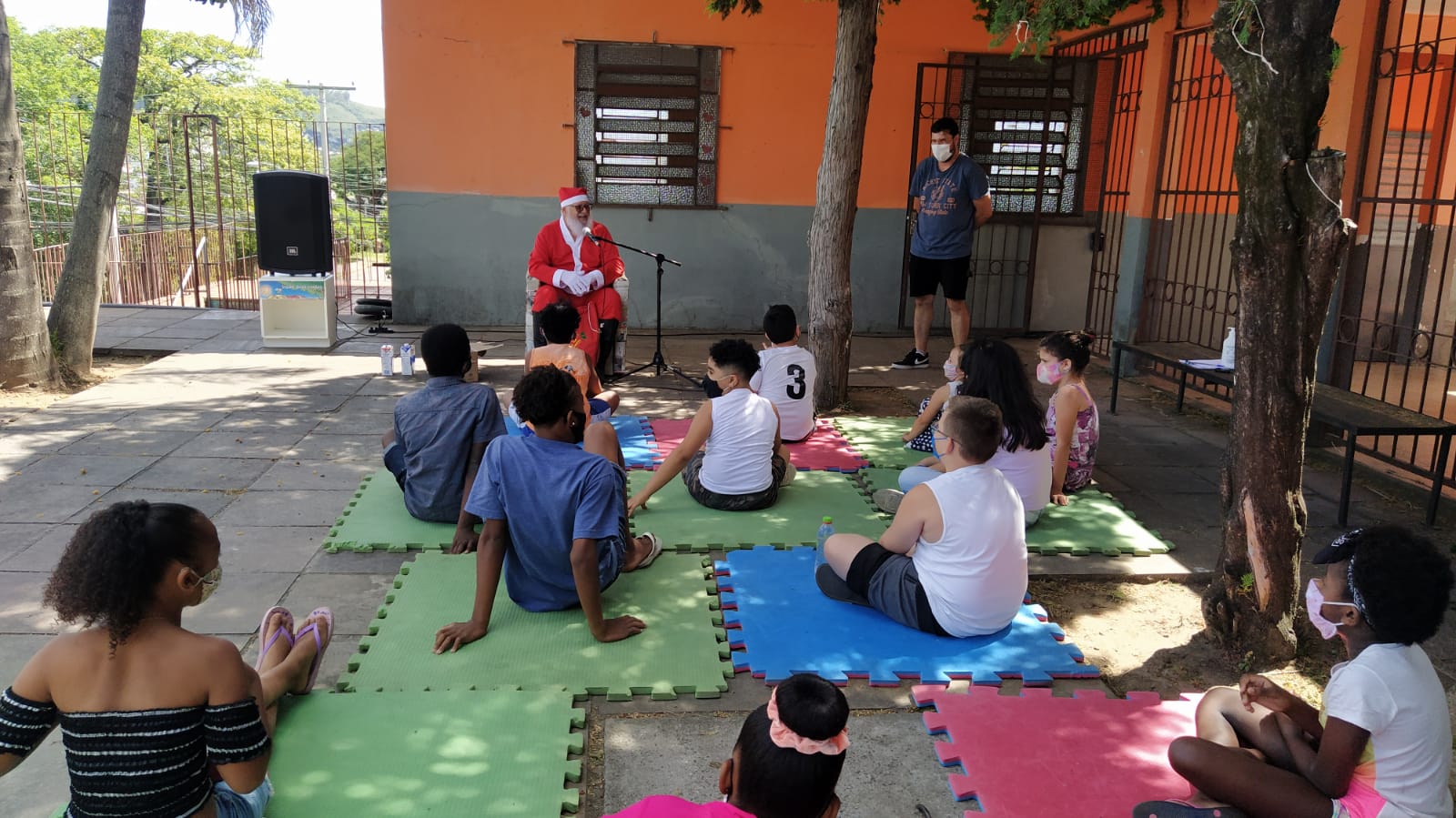  Centro Social recebe visita do Papai Noel