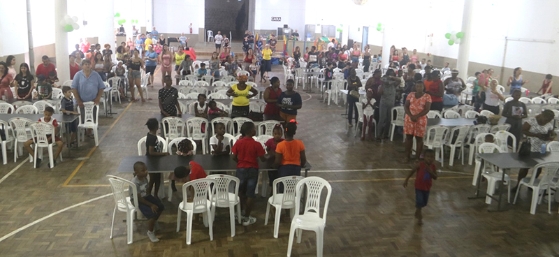 Festa de Natal integra famílias migrantes