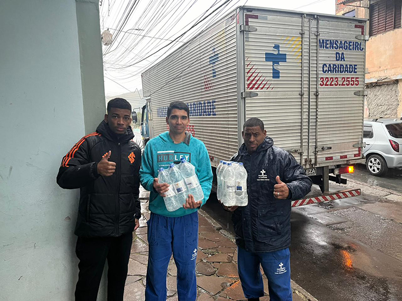 Jovens recebem ajuda para ação solidária